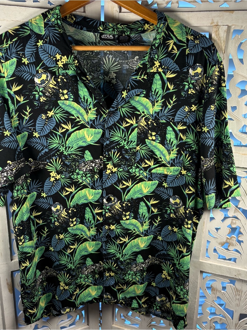 Star Wars Hawaiian Rayon Shirt Men’s Large Short Sleeve Millennium Falcon R2D2